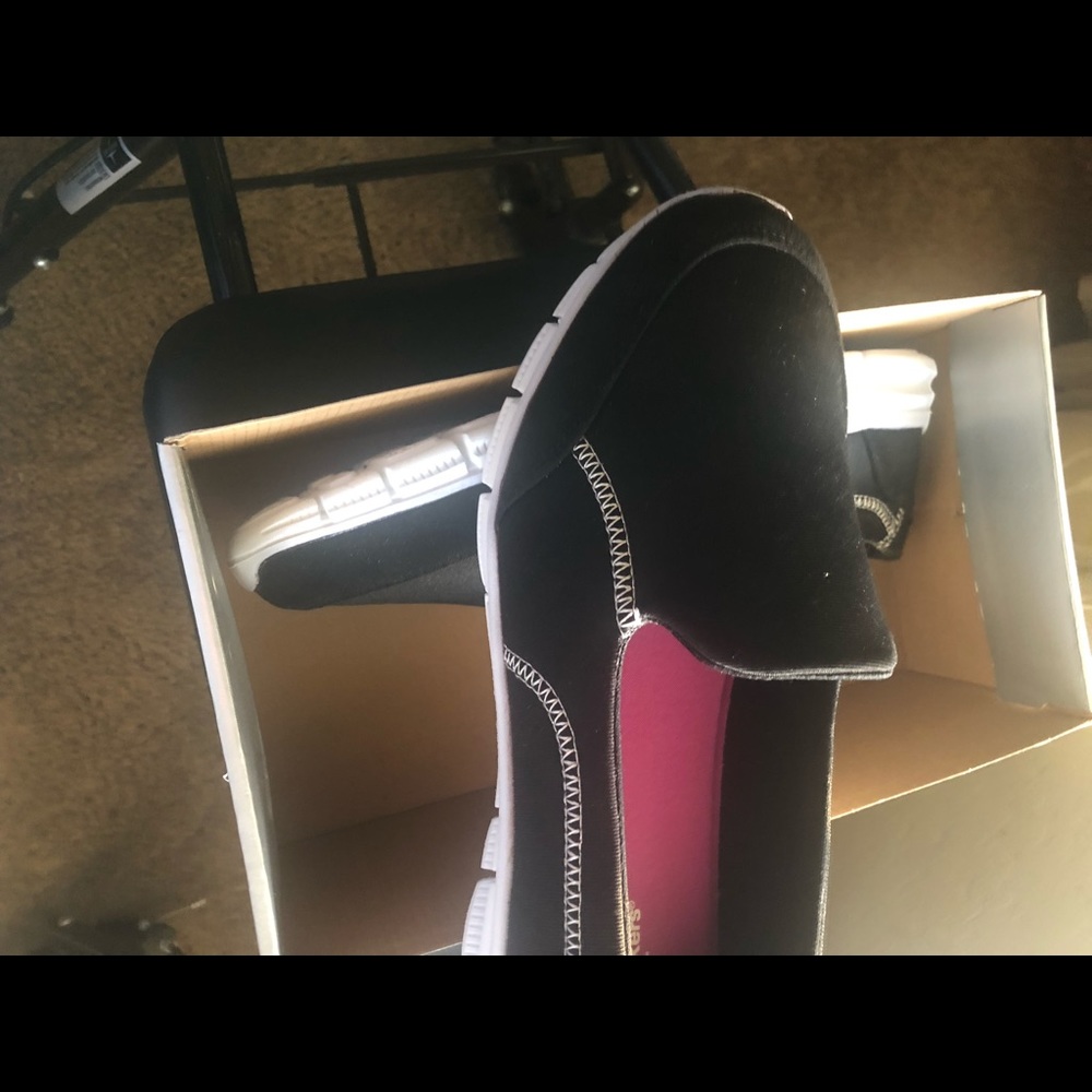 Shoes - Picture 4 of 4